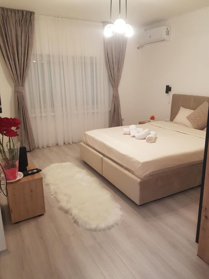 City Diamond Apartment Skopje Buitenkant foto