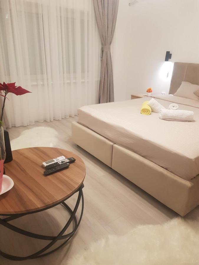 City Diamond Apartment Skopje Buitenkant foto
