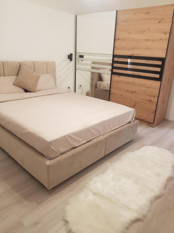 City Diamond Apartment Skopje Buitenkant foto