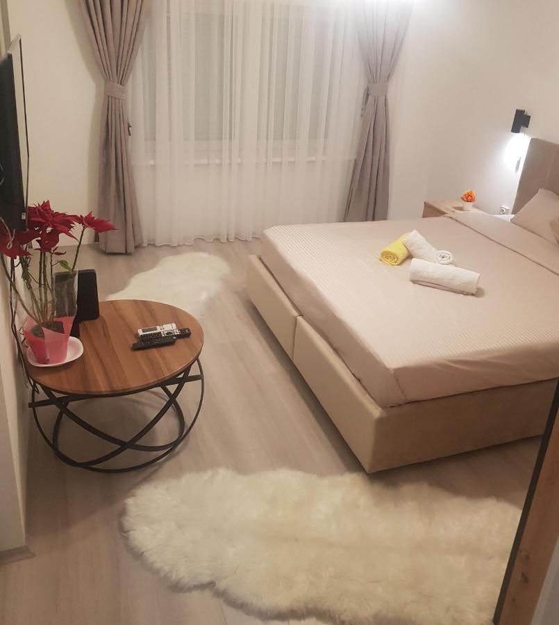 City Diamond Apartment Skopje Buitenkant foto