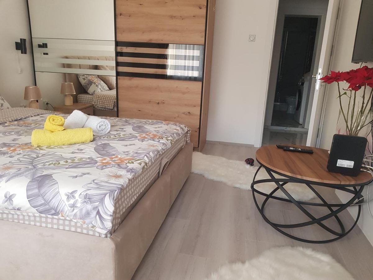 City Diamond Apartment Skopje Buitenkant foto